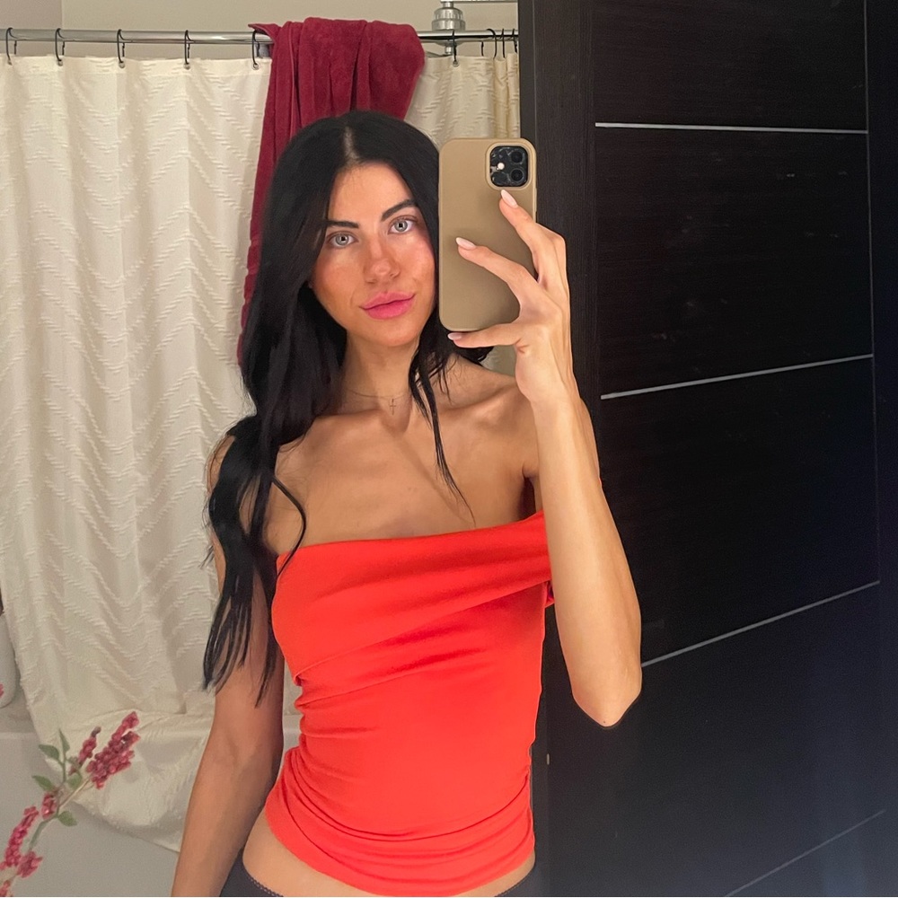 Meet your Posher, Coty